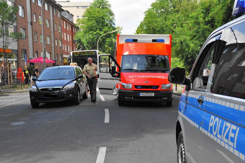 Person angefahren Koeln Gremberg Grembergerstr P02.JPG